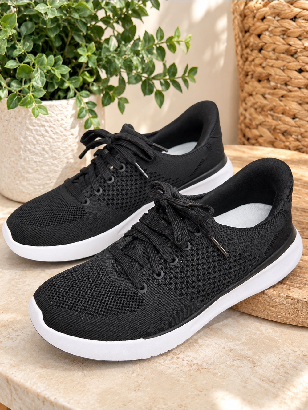 Kizik Lima Women’s Size 7.5 Black White Hands-Free Sneakers NWOB #21